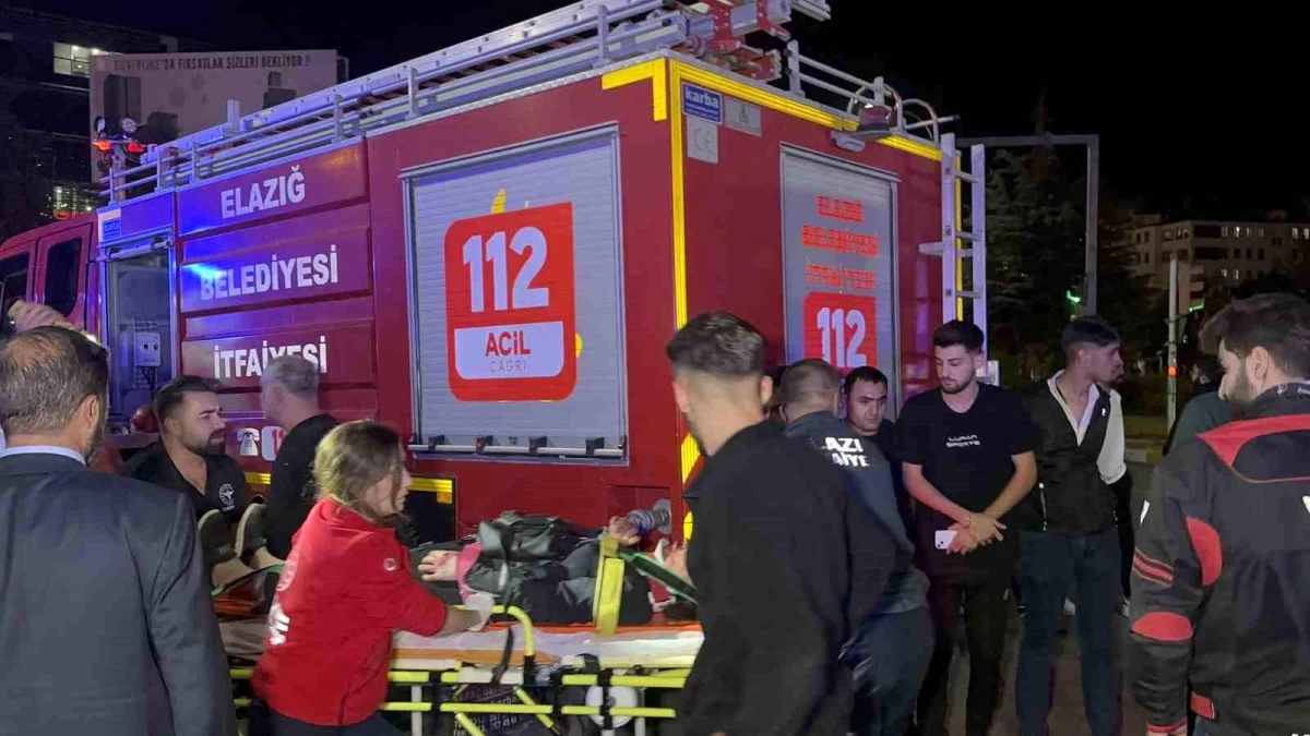 Elazığ'da Otomobil Çarpışması: 2'si Ağır 6 Kişi Yaralandı