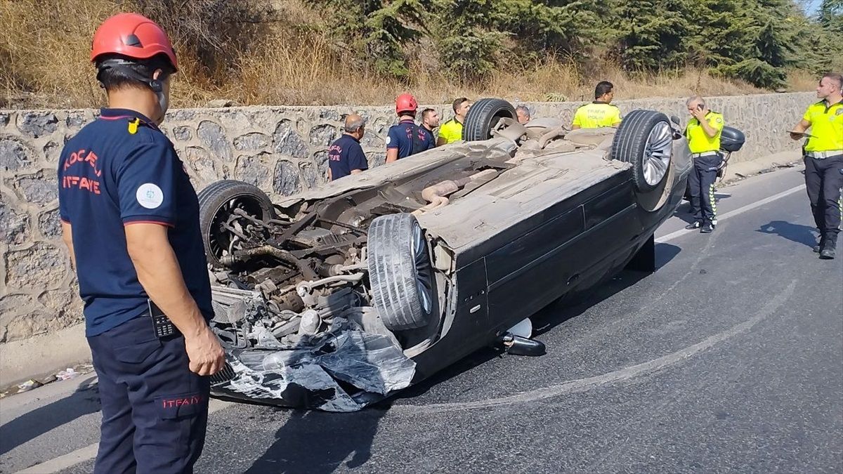 Gebze'de Otomobil Devrildi, Sürücü Yara Almadan Kurtuldu