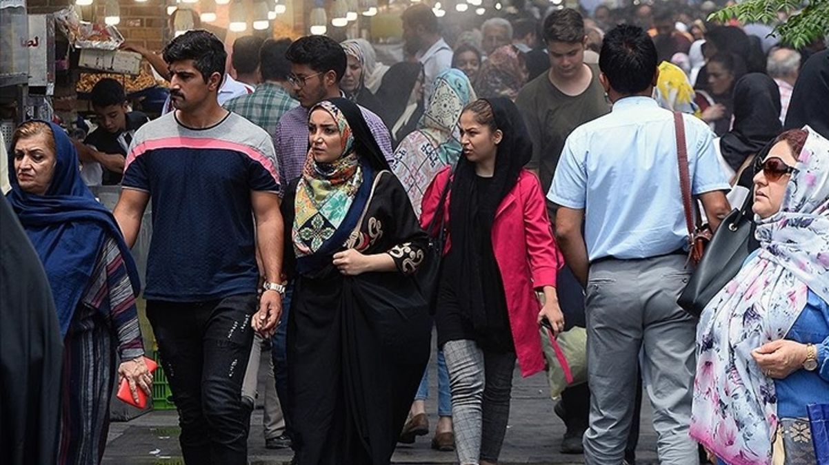 İran yeni yasayı onayladı! Başörtüsü ihlali yapan kadınlara ağır cezalar geliyor, erkekler için de bir madde var