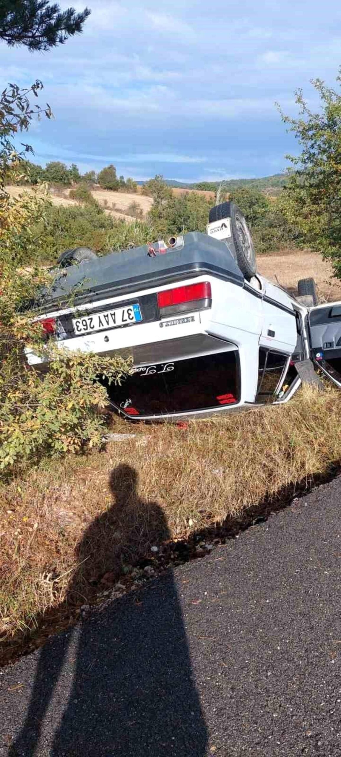 Kastamonu'da Otomobil Şarampole Devrildi, Sürücü Yaralandı