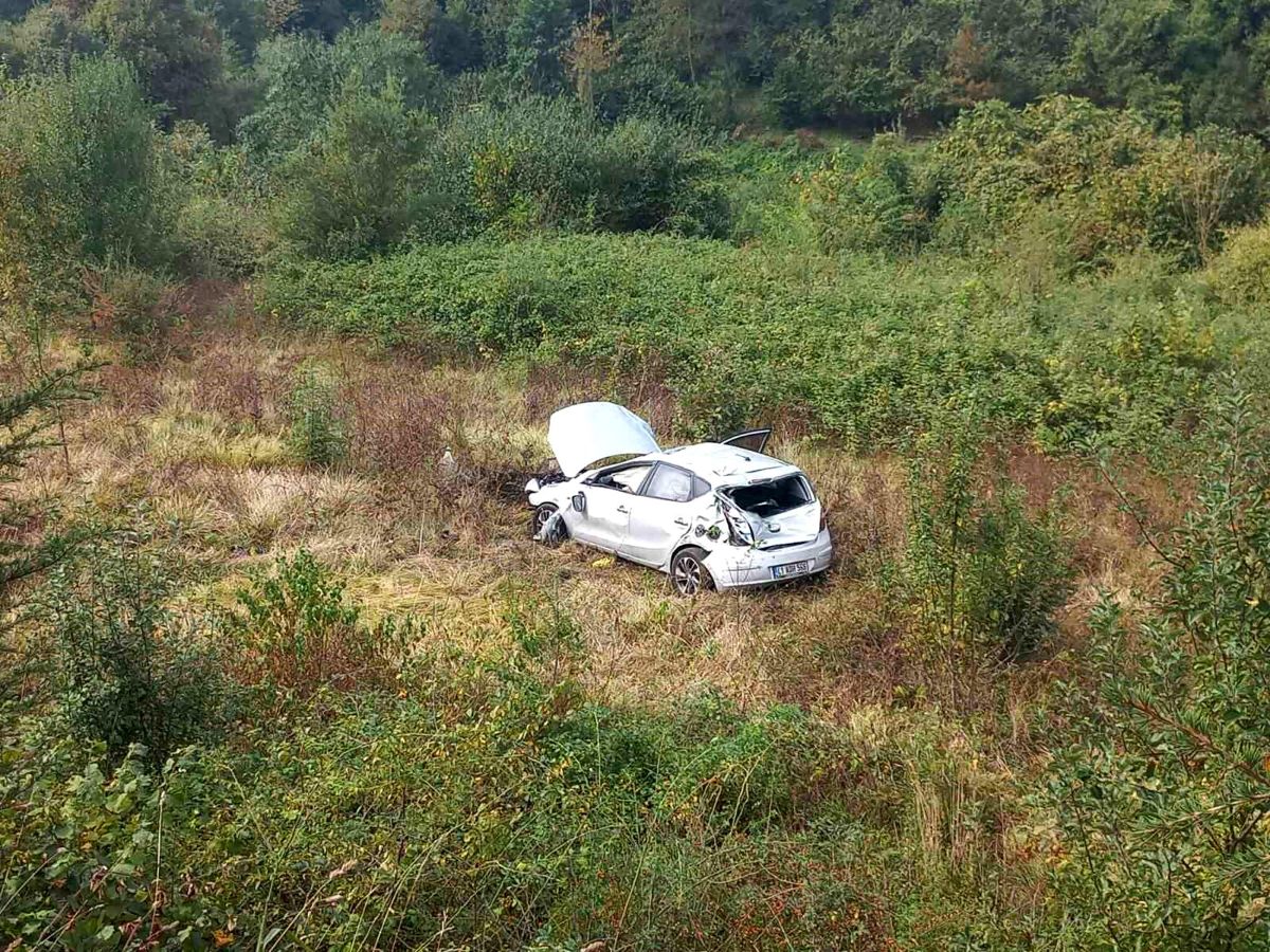 Kocaeli'de otomobil takla attı, sürücü hastaneye kaldırıldı