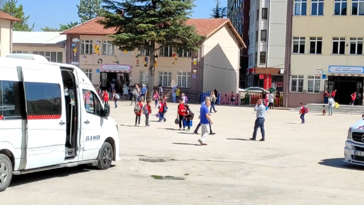 Okullardan ‘1 öğün ücretsiz yemek’ uygulamasının kaldırılmasına tepki