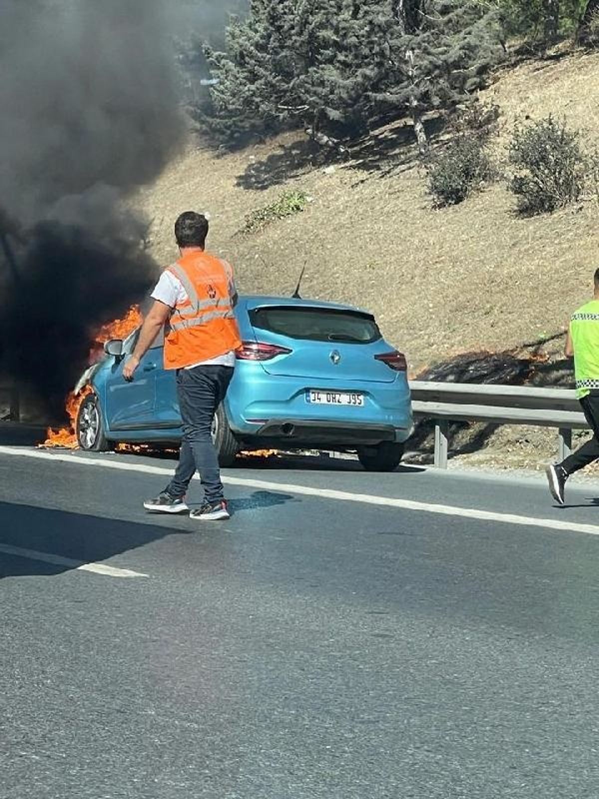 TEM Otoyolu Sultangazi Mevkiinde Otomobil Yangını