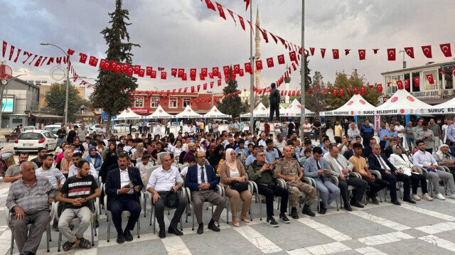 Ünlü yazar Nurullah Genç için Suruç'ta imza kuyruğu | Aktüel Haberleri