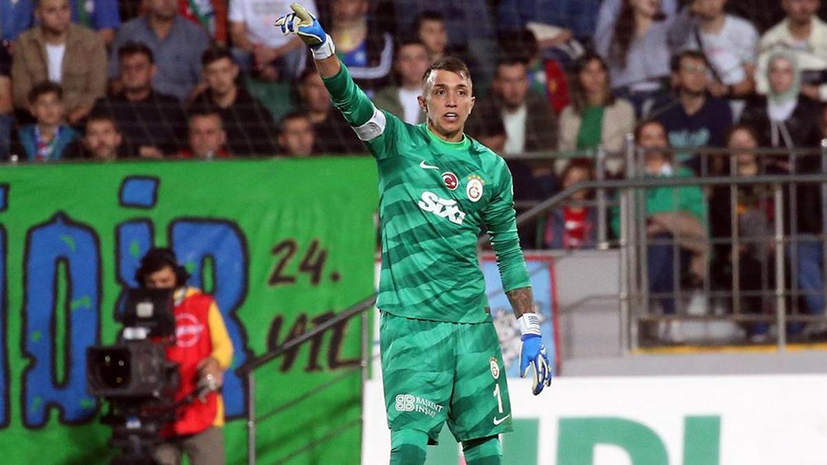 Çaykur Rizespor galibiyeti sonrası Galatasaray'da Fernando Muslera'dan Cumhuriyetimizin 100. yılına ilişkin Türkçe mesaj