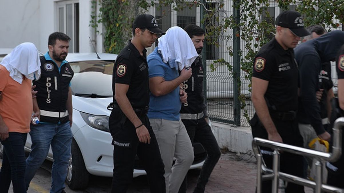 Adana'da Çukurova ve Seyhan Belediyelerine düzenlenen rüşvet operasyona ilişkin 13 kişi tutuklandı