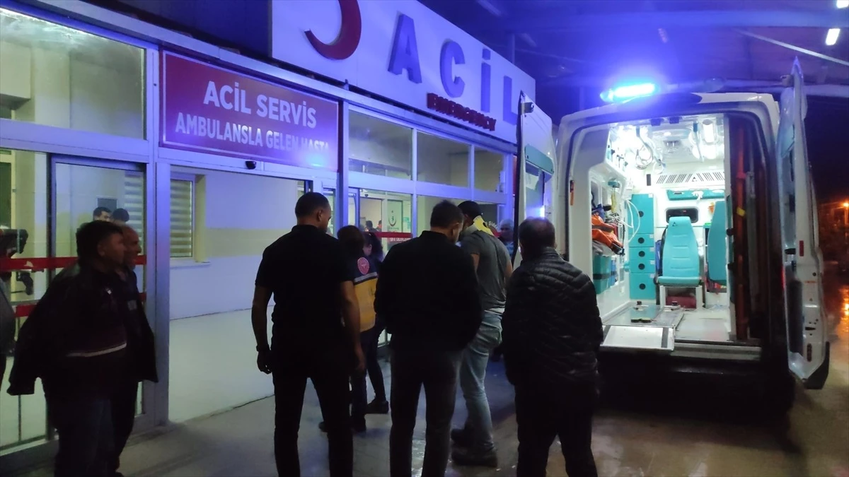 Adana'da Otomobil Çarpışması: 7 Kişi Yaralandı