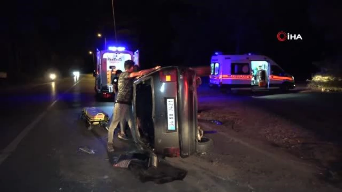 Antalya'da otomobil aydınlatma direğine çarptı: 2 yaralı