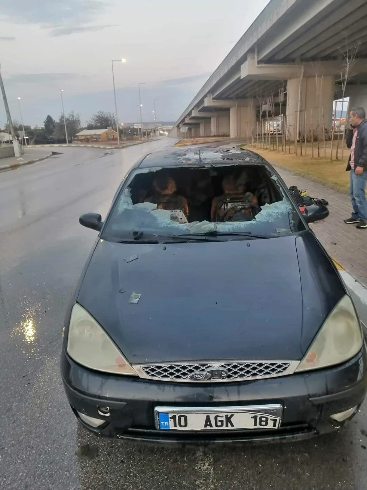 Bandırma'da seyir halindeki otomobil alev aldı