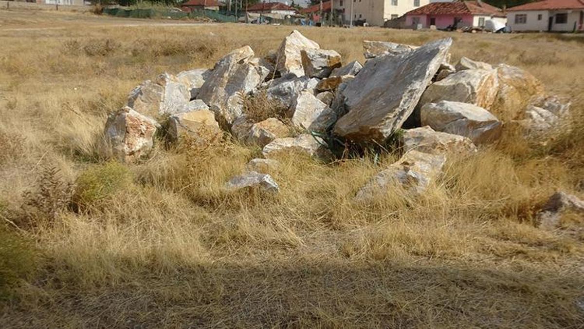 Boş arazide bebek cesedi bulundu: Anne ve baba gözaltında