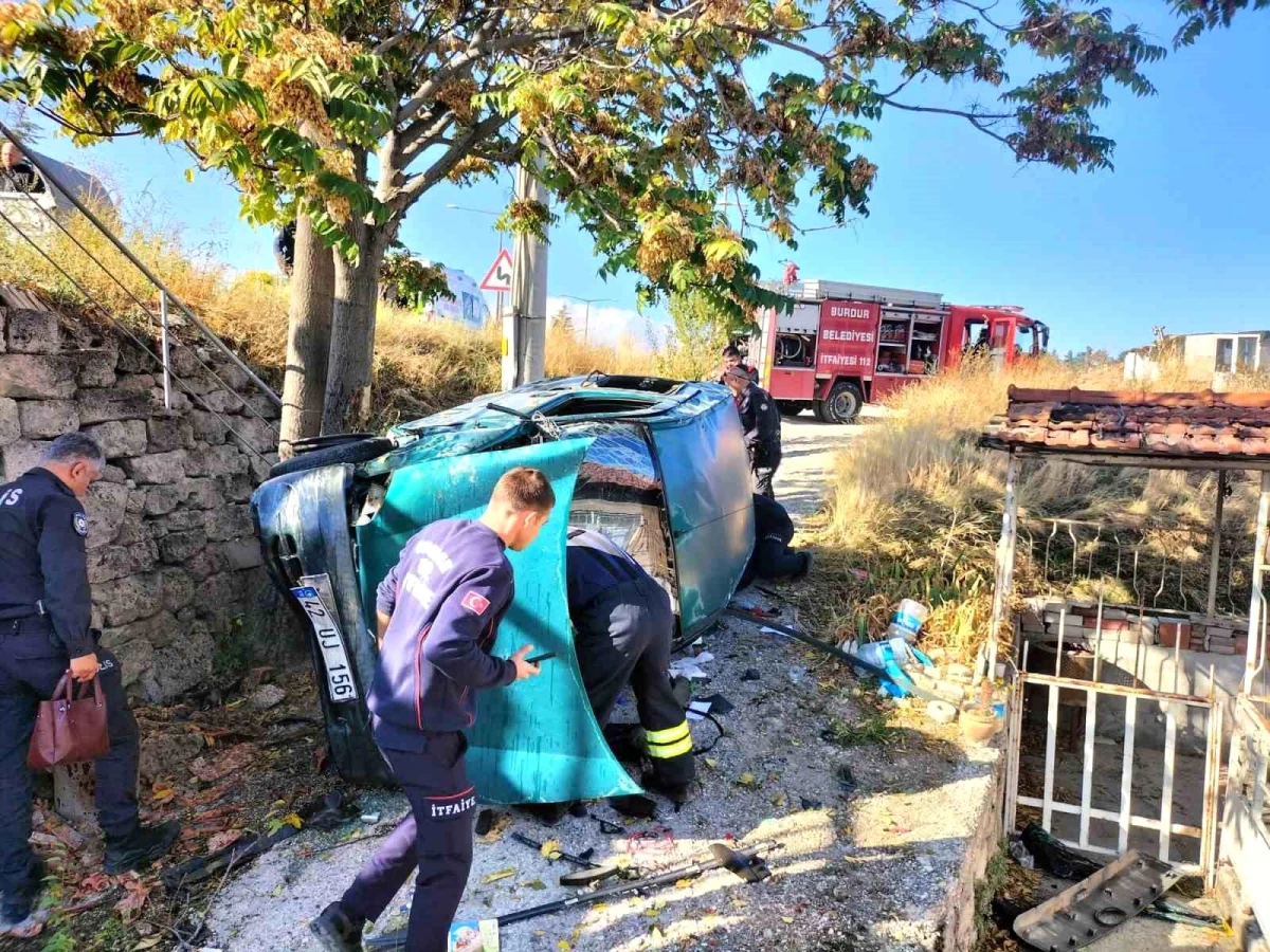 Burdur'da Otomobil Evin Bahçesine Uçtu: 1 Yaralı