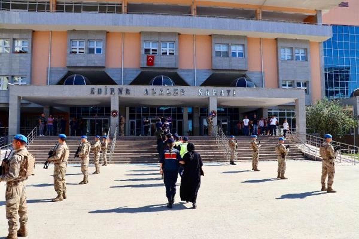 Edirne'de botla Yunanistan'a kaçmak isteyen 27 FETÖ şüphelisi yakalandı (2)