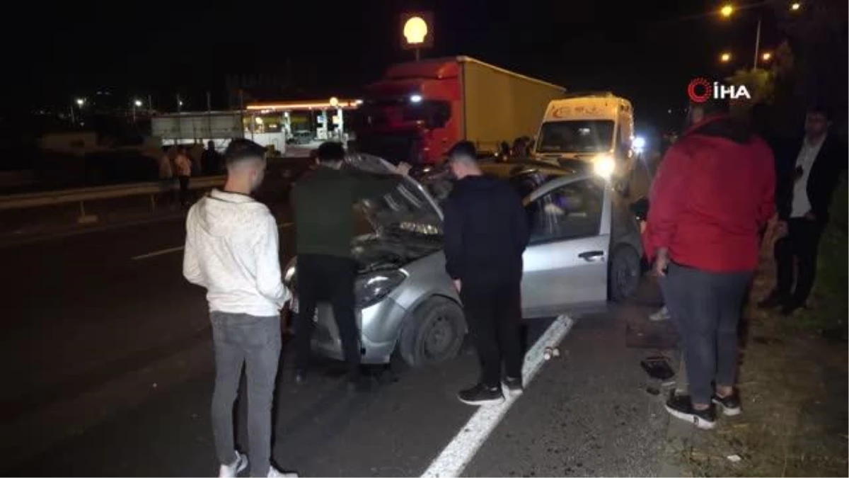 Elazığ'da otomobil ağaca çarptı: 3 yaralı