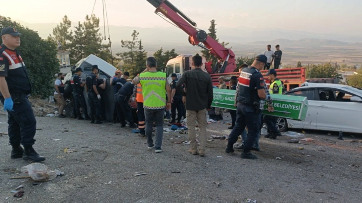 Gaziantep'te seyir halindeki kamyon yoldaki araçlara çarptı