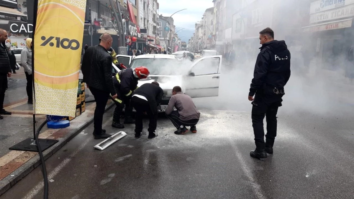 Gebze'de park halindeki otomobilde yangın çıktı