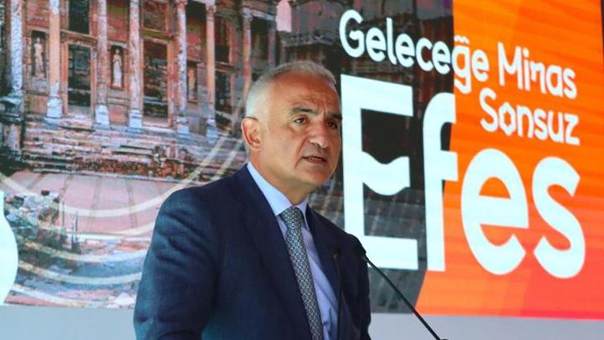 'Geleceğe miras sonsuz Efes'... Bakan Ersoy: 133 arkeolojik kazı alanında çarpıcı gelişmeler elde ettik