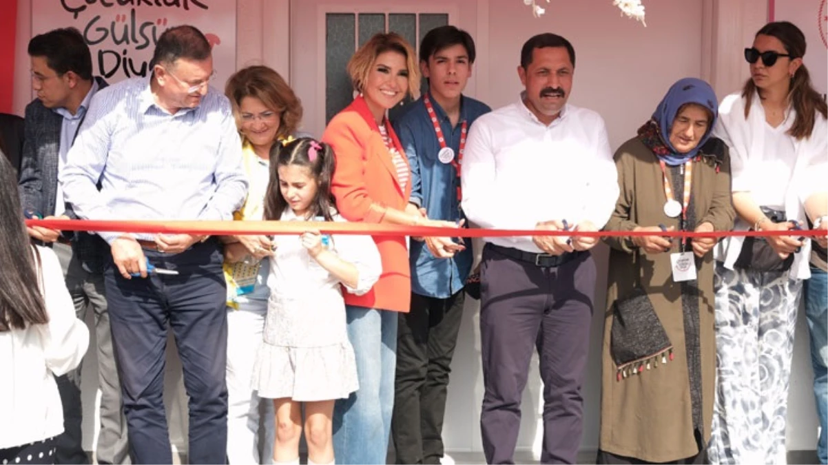 Gülben Ergen, Hatay'da açtığı okula depremde ölen Taha Duymaz'ın adını verdi