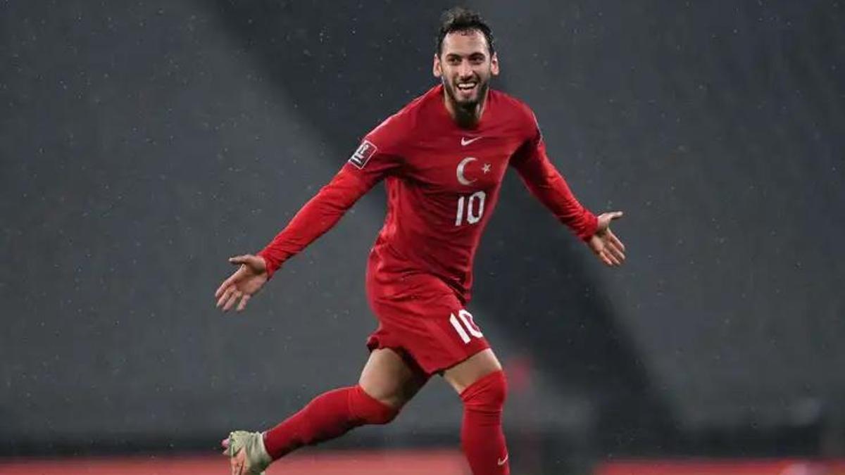 Hakan Çalhanoğlu'ndan Montella itirafı! 'Beni aradı ve...'