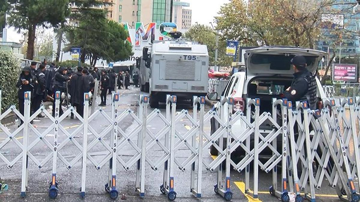 İsrail Başkonsolosluğu'nun çevresinde yoğun güvenlik önlemi: Demir bariyerlerle kapatıldı