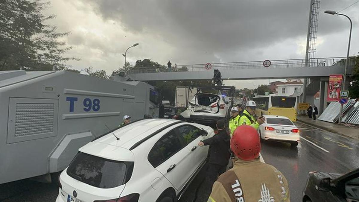 İstanbul'da aralarında TOMA'nın da bulunduğu 14 araç bir birine girdi: 1 yaralı