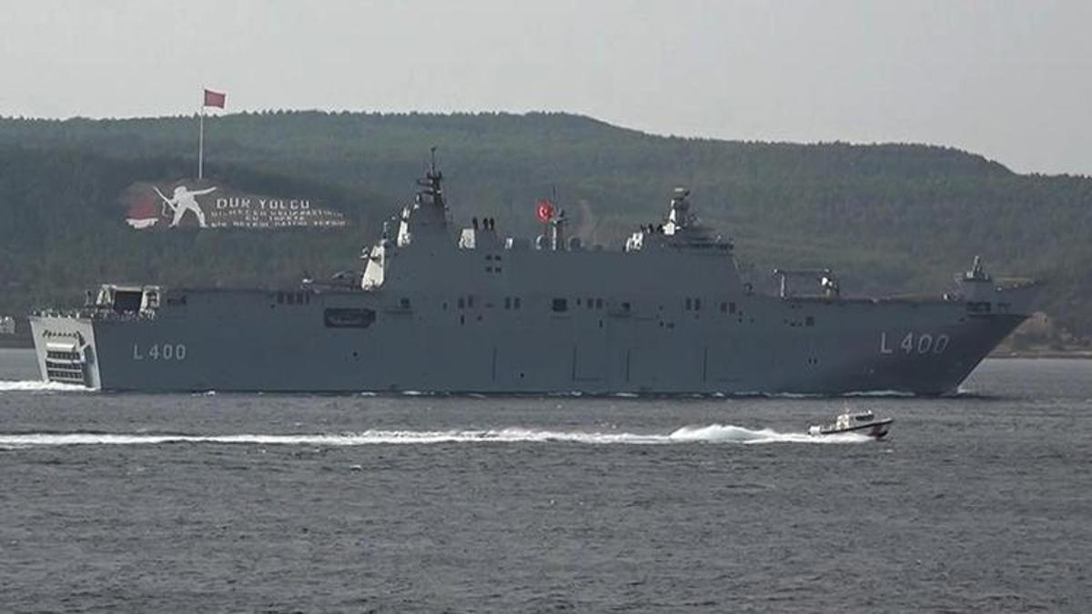 İstanbul'da ziyarete açılacak TCG Anadolu, Çanakkale Boğazı'ndan geçti