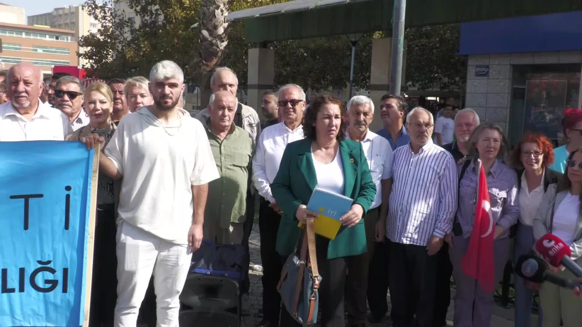 İyi Parti İzmir'den Tutuklu Gazeteciler İçin Eylem: "Türk Milliyetçiliğinin Mahkûm Edilmesine Geçit Vermeyeceğiz"