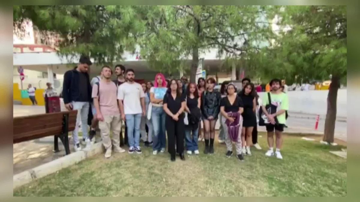 İzmir Dokuz Eylül Üniversitesi'nde Yemek Fiyatlarına Yapılan Zammı Protesto Eden Öğrenciler Gözaltına Alındı