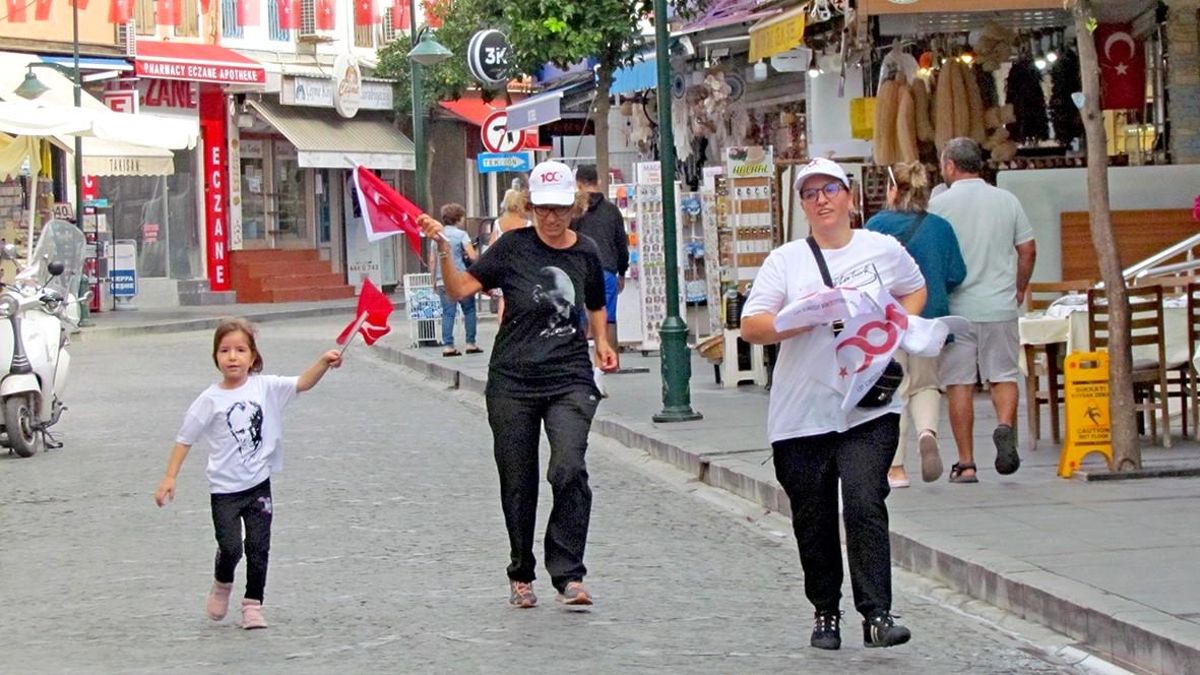 İzmir'de Cumhuriyet Koşusu düzenlendi