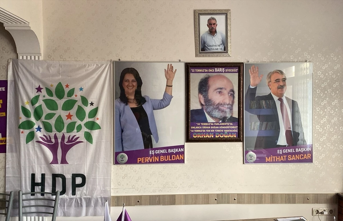 İzmir'de PKK'ya yönelik operasyon: 3 HDP yöneticisi gözaltına alındı