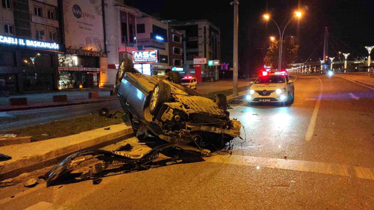 İzmit'te trafik kazası: 3 kişi yaralandı