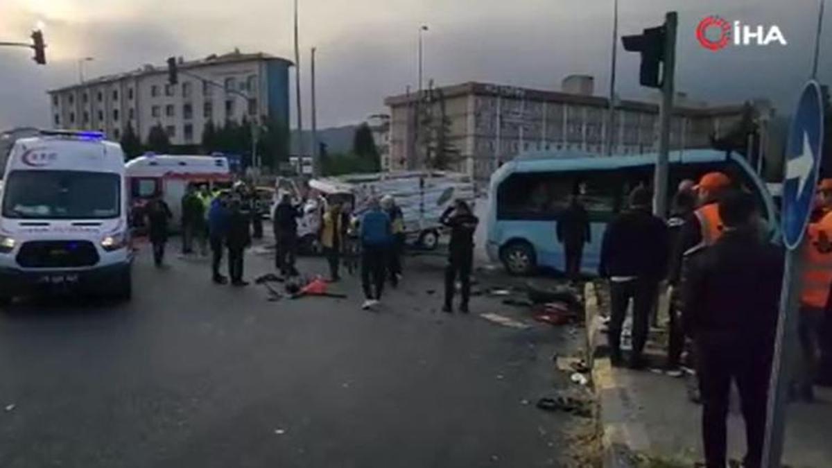 Karabük'te minibüs ile kamyonet çarpıştı: Yaralılar var