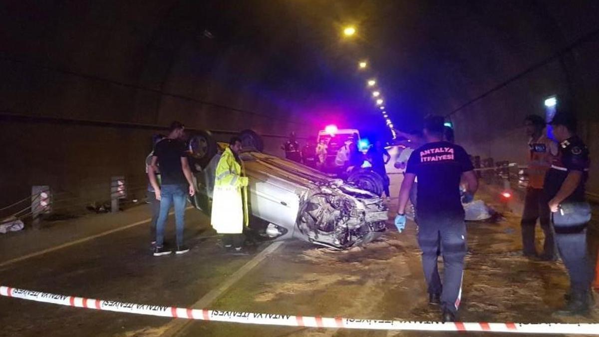 Kontrolden çıktı, tünelde takla attı: 2 kişi hayatını kaybetti