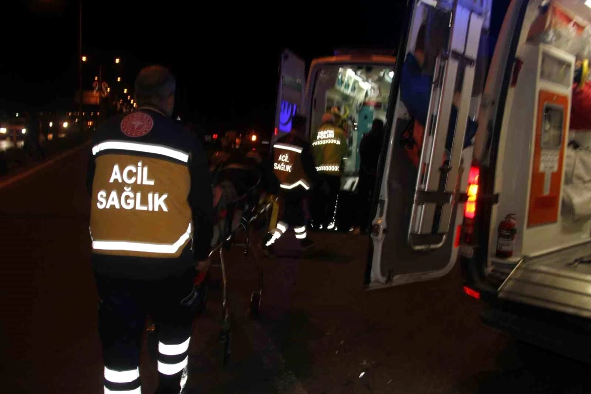 Konya'da kavşakta otomobiller çarpıştı, 8 kişi yaralandı