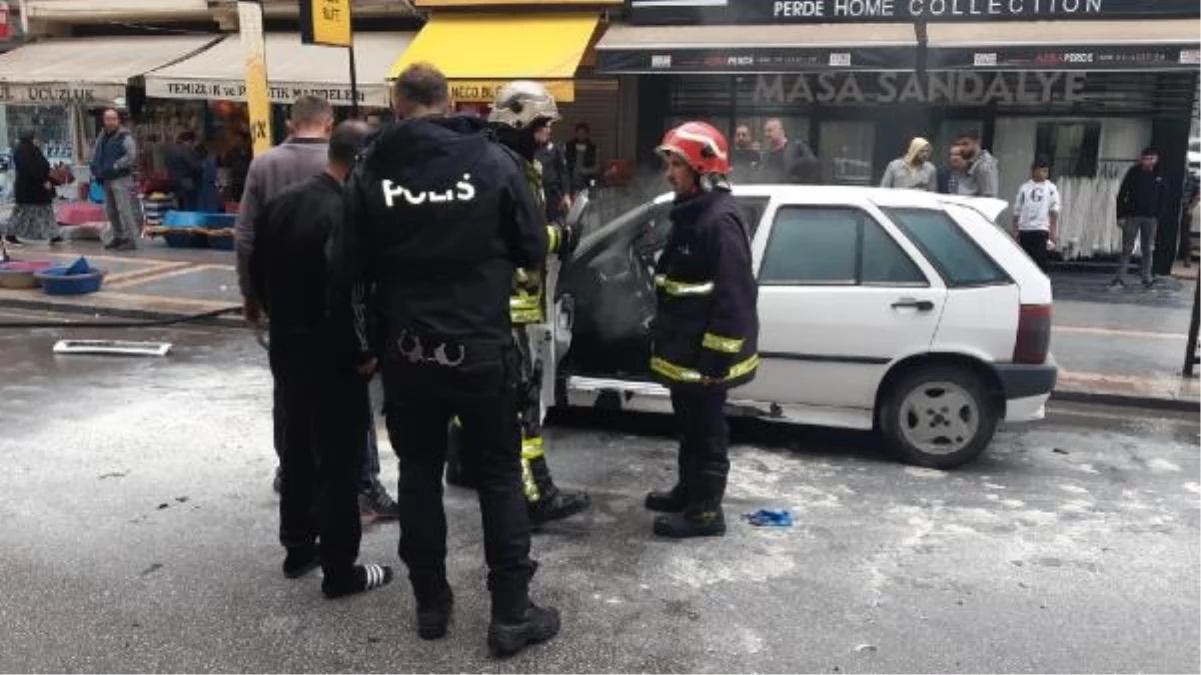 Körfez'de park halindeki otomobilin motoru tutuştu