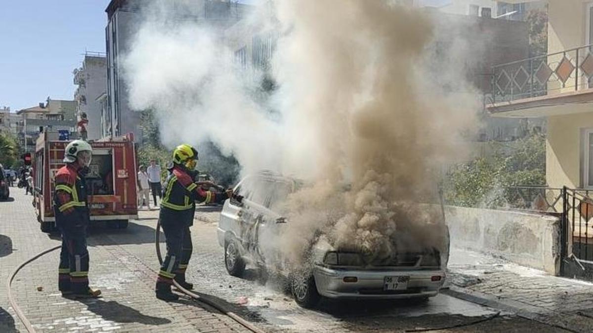 LPG'li otomobil çıkan yangında küle döndü