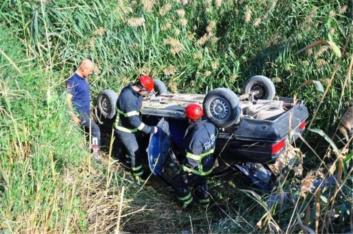 Manisa'da Otomobil Takla Attı: Baba ve Kız Yaralandı