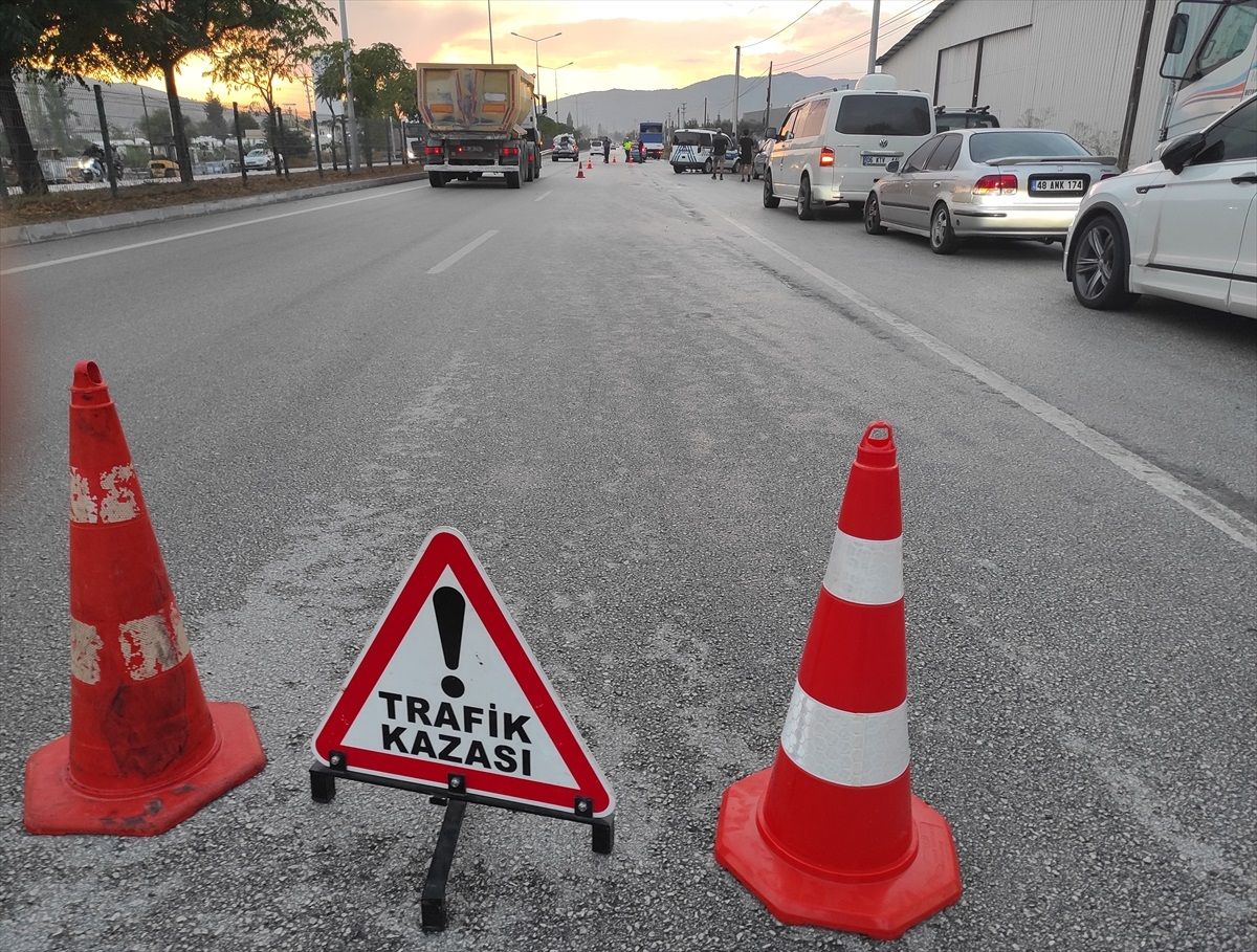 Muğla'da Otomobil Refüje Çarptı: Sürücü Hayatını Kaybetti