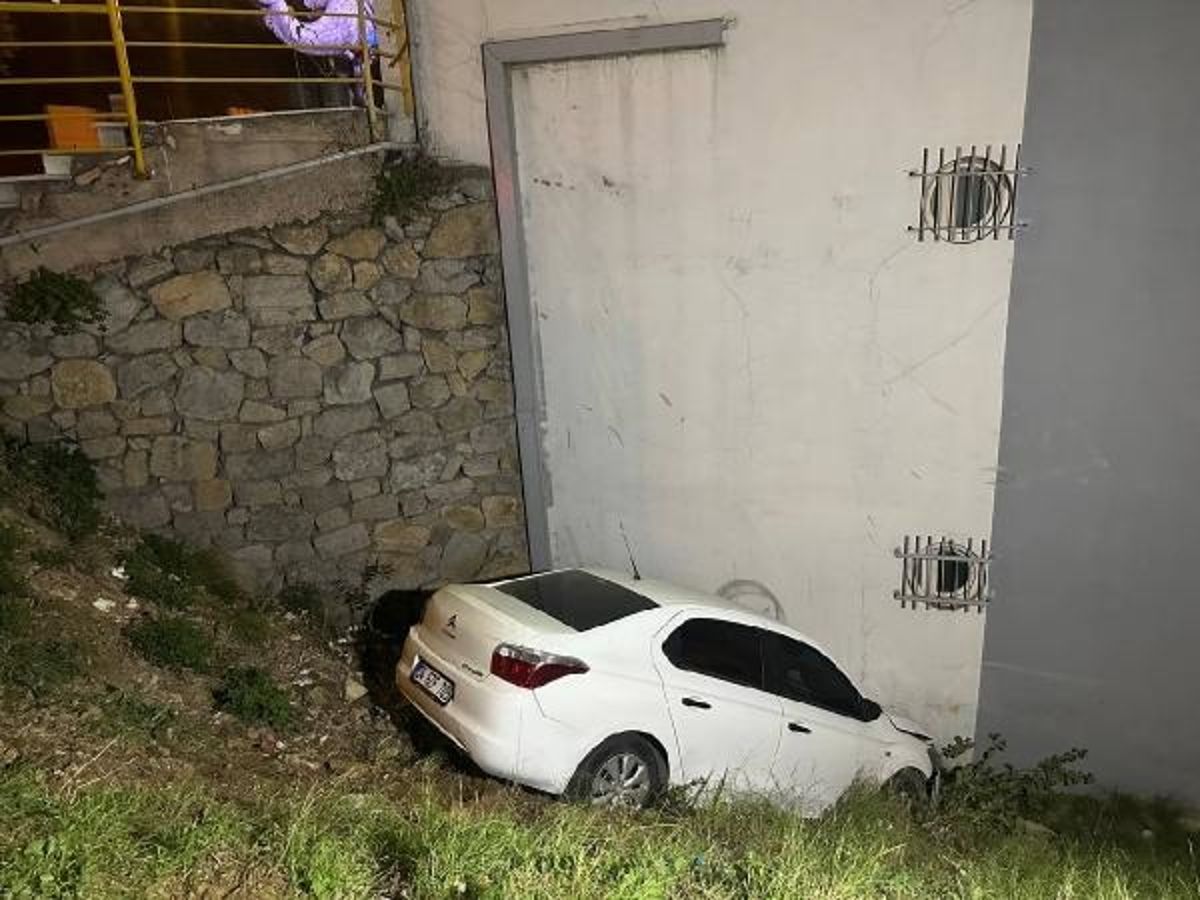 Pendik'te Navigasyonun Gösterdiği Yola Giren Sürücü Boşluğa Uçtu