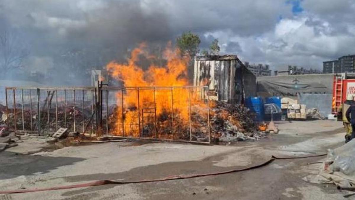 Pendik'te otoparkta yangın: Kontrol altına alındı