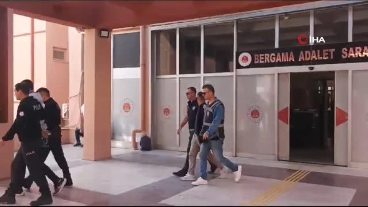 Polisi görüp attıkları poşetten uyuşturucu çıktı