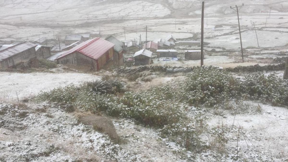 Rize'de Huser ve Palovit yaylaları beyaza büründü