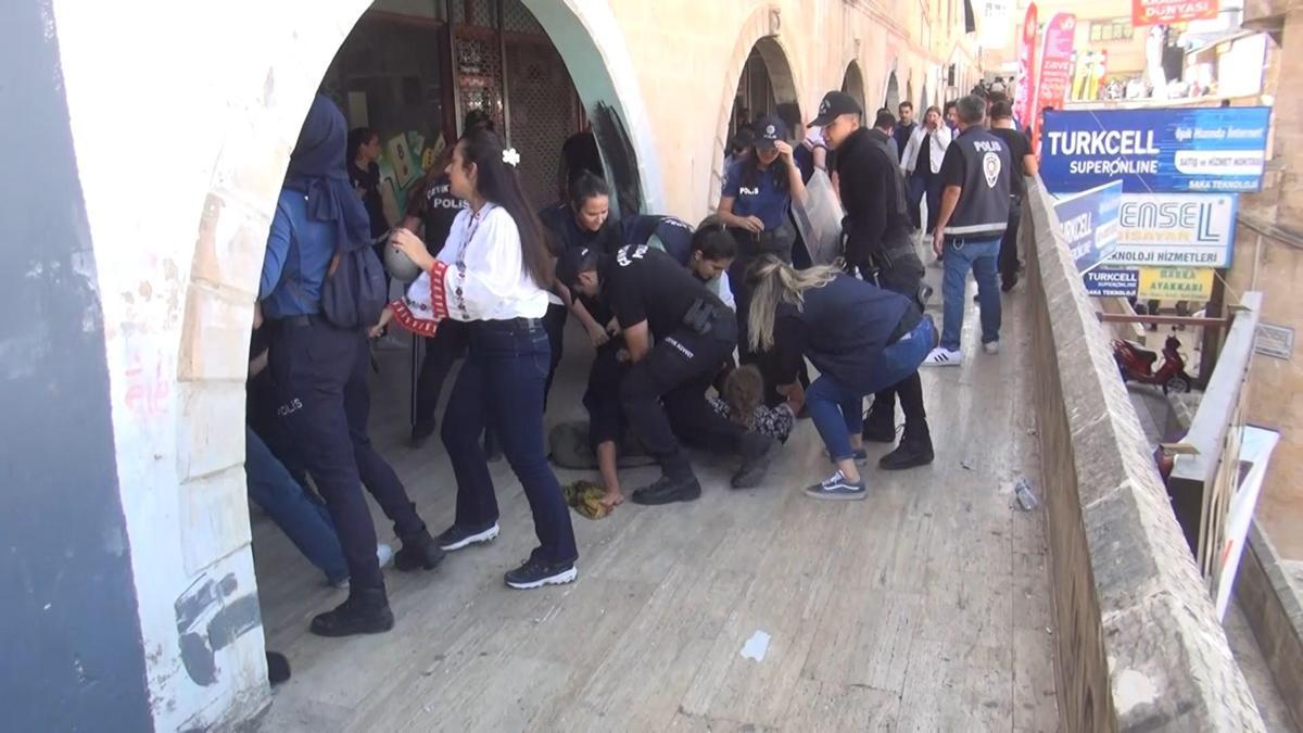 Şanlıurfa'da TSK'nın PKK'ya yönelik hava harekatını protesto eden gruba gözaltı