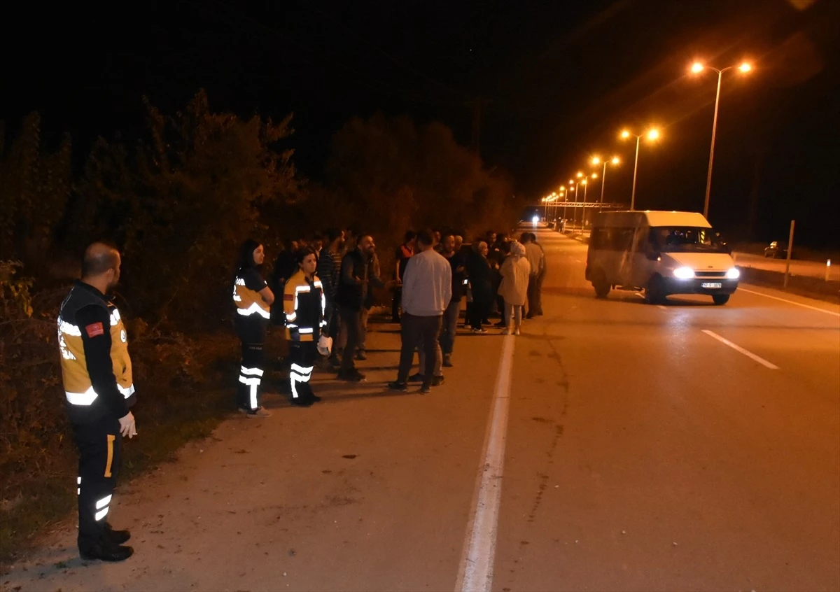 Sinop'ta otomobil bahçeye devrildi, sürücü yaralandı