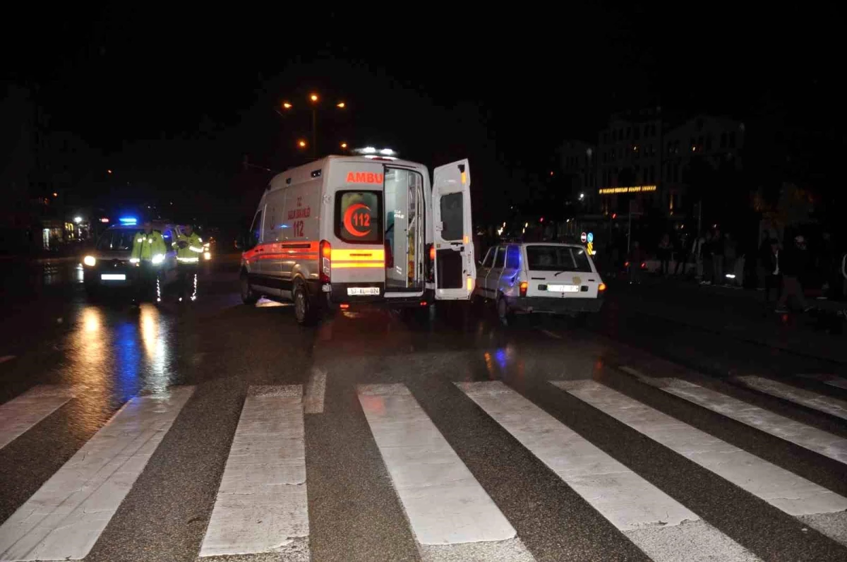 Sinop'ta otomobilin yayalara çarptığı trafik kazasında 2 kişi yaralandı