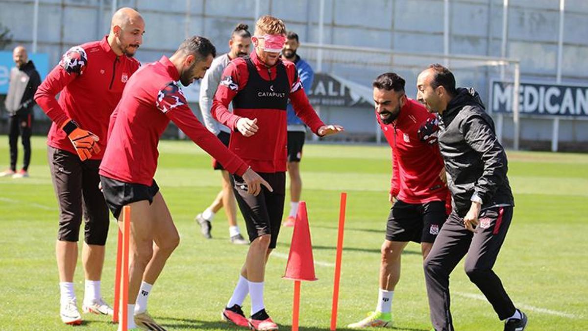 Sivasspor antrenmanında renkli görüntüler