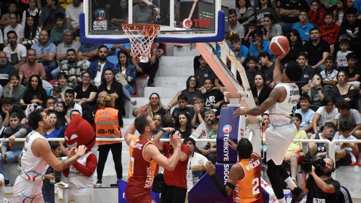 Türkiye Sigorta Basketbol Süper Ligi: Aliağa Petkimspor: 76 - Galatasaray: 74