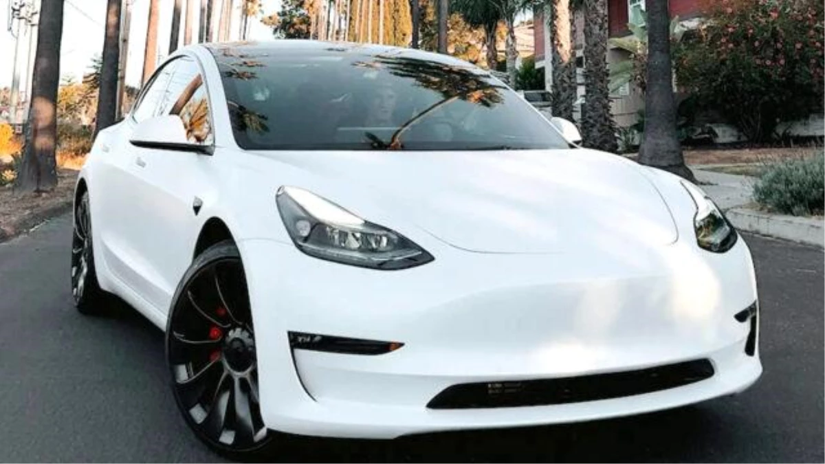 Tesla, Türkiye'de mobil yükseltme özelliğini kullanıma açtı