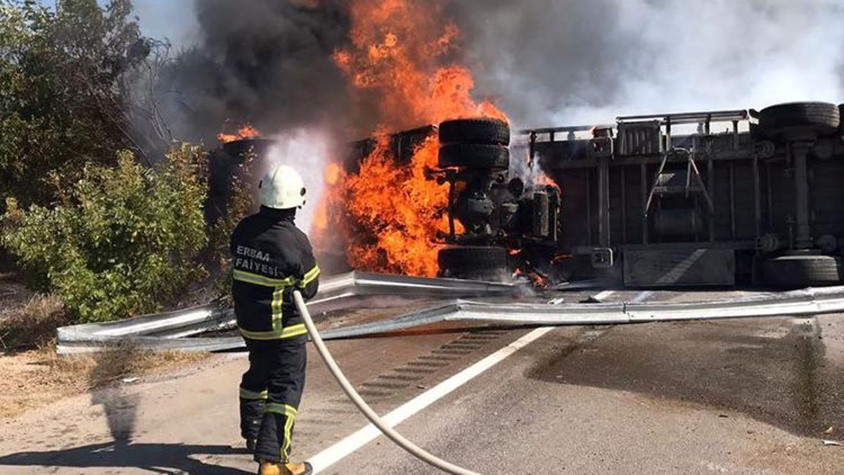 TIR şoförünün feci ölümü: Devrildikten sonra alev alan TIR'da hayatını kaybetti