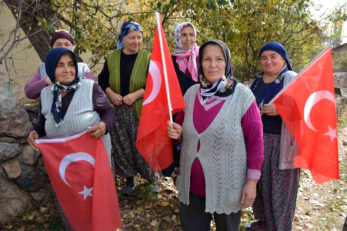 Tokat'ın Zile ilçesinde Cumhuriyet'in 100. yılı şiirlerle kutlandı