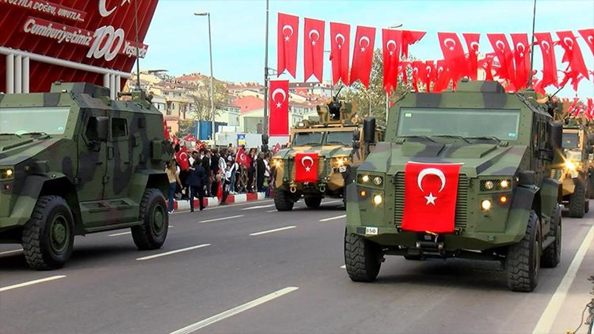 Vatan Caddesi’nde muhteşem geçit